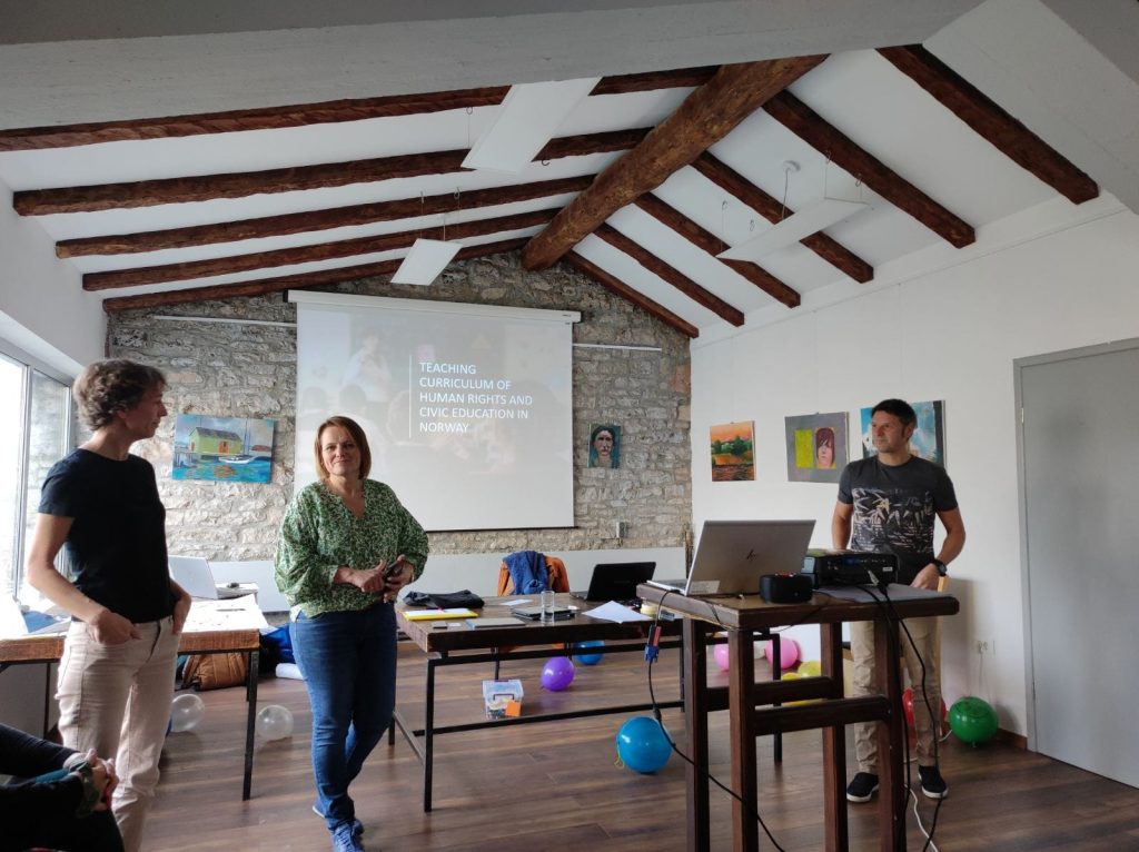 Edukacija nastavnika i edukatora u projektu PRAVA Aplikacija